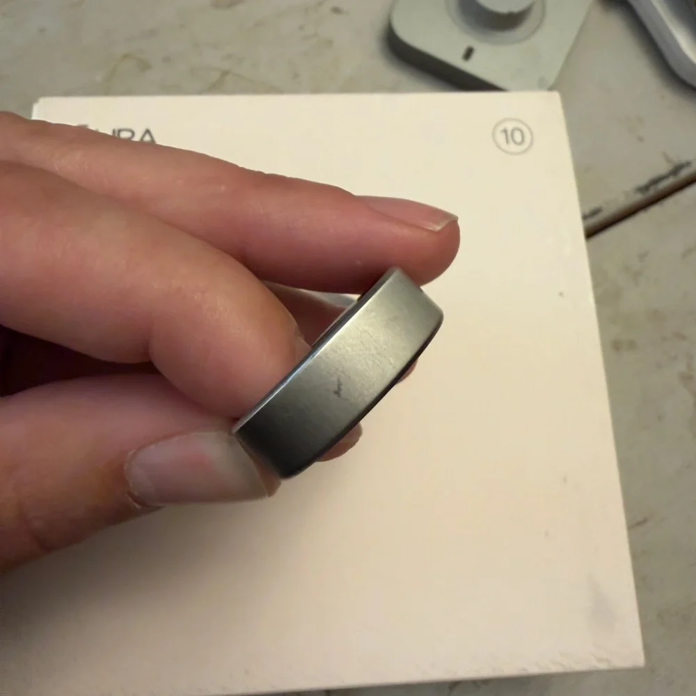 Oura Ring 4 in Metallic Silver